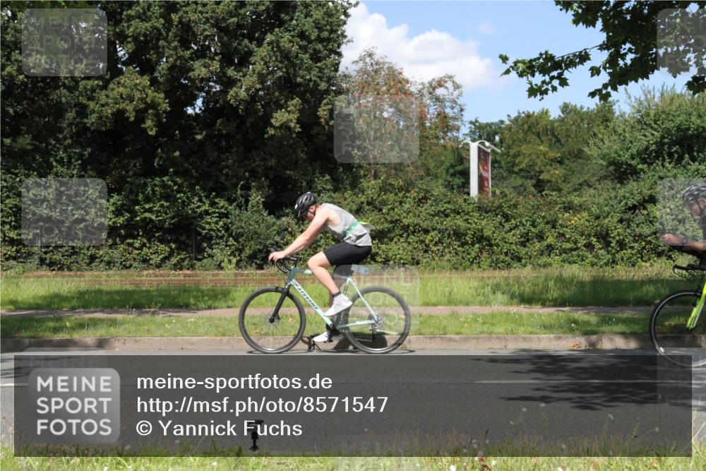 10.08.2025 - GEWOBA Citytriathlon Bremen Yannick Fuchs http://msf.ph/oto/8571547 10.08.2025 14:34:22 Radfahren 45, 76, 79, 88, 143, 144, 146, 214, 304, 316, 364, 375, 392, 424, 443, 515, 524 meine-sportfotos.de