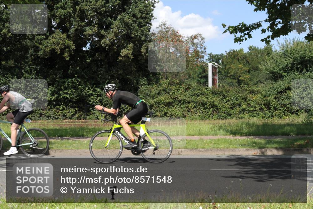 10.08.2025 - GEWOBA Citytriathlon Bremen Yannick Fuchs http://msf.ph/oto/8571548 10.08.2025 14:34:23 Radfahren 45, 76, 79, 88, 143, 144, 146, 214, 304, 316, 375, 392, 424, 443, 515, 524 meine-sportfotos.de