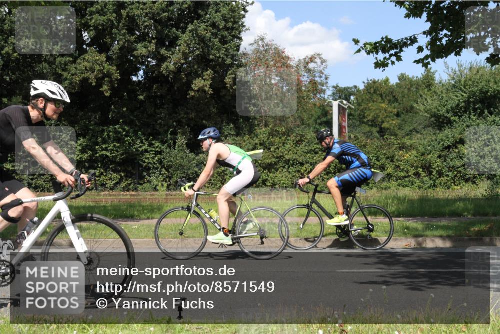 10.08.2025 - GEWOBA Citytriathlon Bremen Yannick Fuchs http://msf.ph/oto/8571549 10.08.2025 14:34:24 Radfahren 45, 76, 79, 88, 143, 144, 146, 214, 304, 316, 375, 392, 424, 443, 515, 524 meine-sportfotos.de