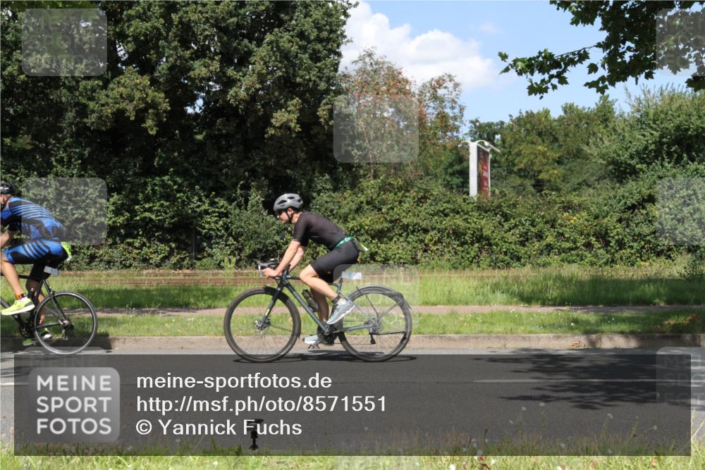 10.08.2025 - GEWOBA Citytriathlon Bremen Yannick Fuchs http://msf.ph/oto/8571551 10.08.2025 14:34:25 Radfahren 45, 76, 79, 88, 143, 144, 146, 214, 304, 316, 375, 392, 424, 443, 465, 515, 524 meine-sportfotos.de