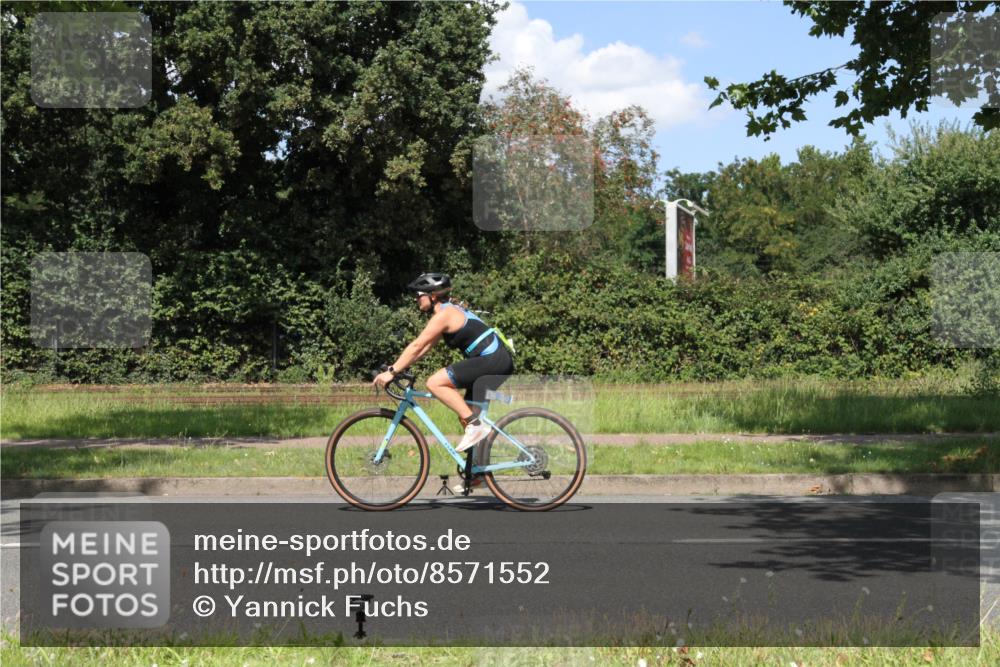 10.08.2025 - GEWOBA Citytriathlon Bremen Yannick Fuchs http://msf.ph/oto/8571552 10.08.2025 14:34:26 Radfahren 45, 76, 79, 88, 143, 144, 146, 214, 304, 316, 375, 392, 424, 443, 465, 515, 524 meine-sportfotos.de