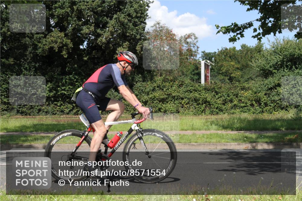 10.08.2025 - GEWOBA Citytriathlon Bremen Yannick Fuchs http://msf.ph/oto/8571554 10.08.2025 14:34:28 Radfahren 45, 76, 79, 88, 143, 144, 146, 214, 304, 316, 375, 392, 424, 443, 465, 515, 524 meine-sportfotos.de