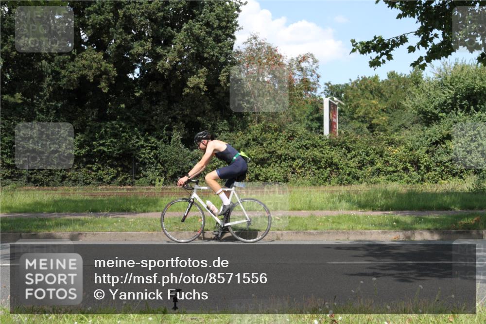 10.08.2025 - GEWOBA Citytriathlon Bremen Yannick Fuchs http://msf.ph/oto/8571556 10.08.2025 14:34:29 Radfahren 45, 76, 79, 88, 143, 144, 146, 214, 304, 316, 375, 392, 424, 443, 465, 524 meine-sportfotos.de