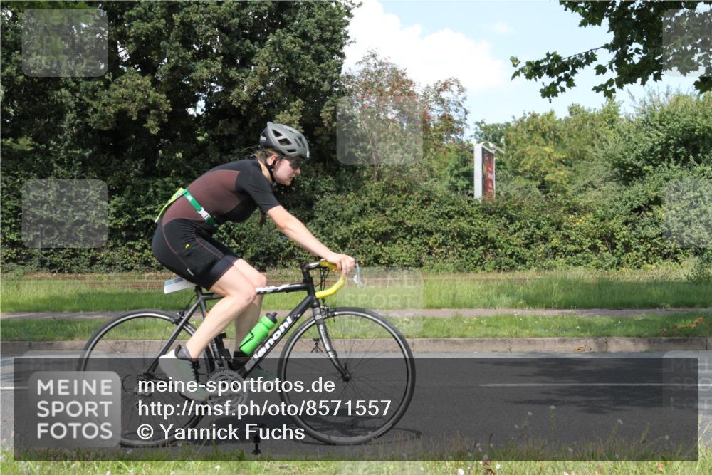 10.08.2025 - GEWOBA Citytriathlon Bremen Yannick Fuchs http://msf.ph/oto/8571557 10.08.2025 14:34:31 Radfahren 45, 76, 79, 88, 143, 144, 146, 300, 304, 316, 375, 392, 443, 465, 524 meine-sportfotos.de