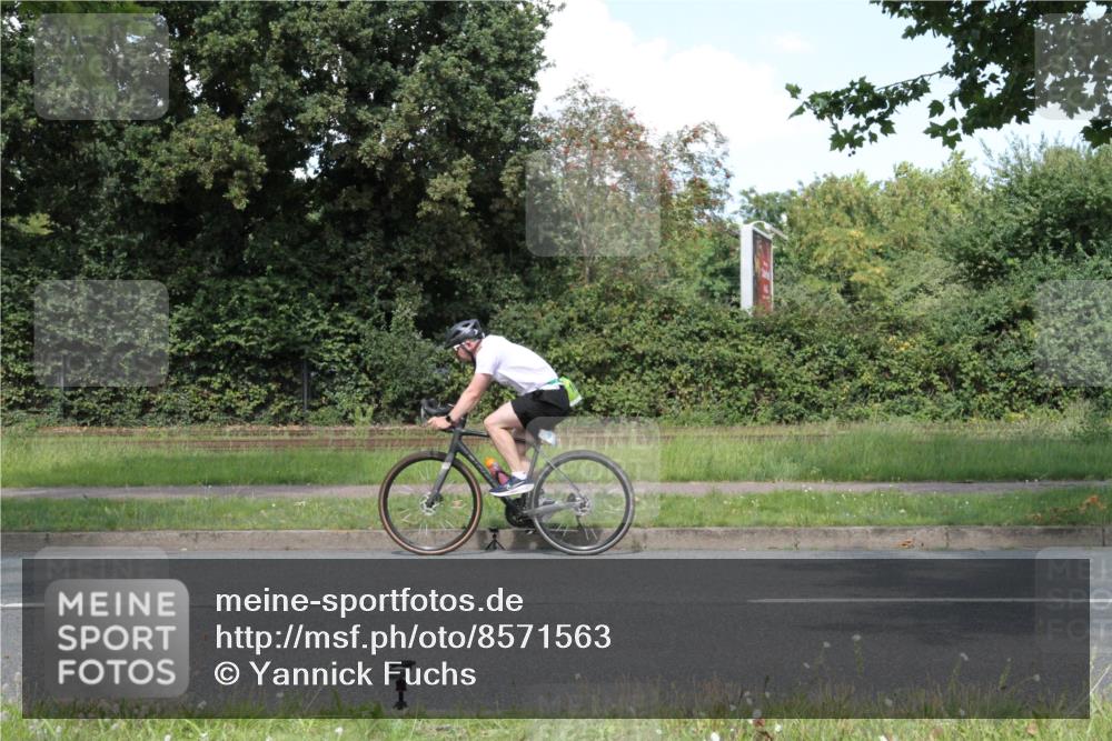 10.08.2025 - GEWOBA Citytriathlon Bremen Yannick Fuchs http://msf.ph/oto/8571563 10.08.2025 14:34:35 Radfahren 79, 88, 143, 144, 146, 300, 304, 316, 375, 392, 465, 511, 524 meine-sportfotos.de