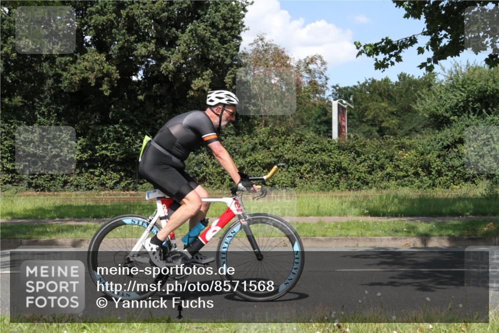 10.08.2025 - GEWOBA Citytriathlon Bremen Yannick Fuchs http://msf.ph/oto/8571568 10.08.2025 14:34:43 Radfahren 23, 31, 79, 88, 144, 146, 300, 465, 502, 511, 524 meine-sportfotos.de