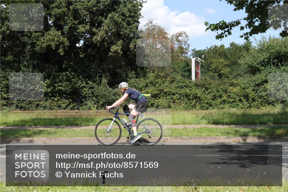 10.08.2025 - GEWOBA Citytriathlon Bremen Yannick Fuchs http://msf.ph/oto/8571569 10.08.2025 14:34:47 Radfahren 23, 31, 72, 79, 268, 300, 413, 465, 502, 511 meine-sportfotos.de
