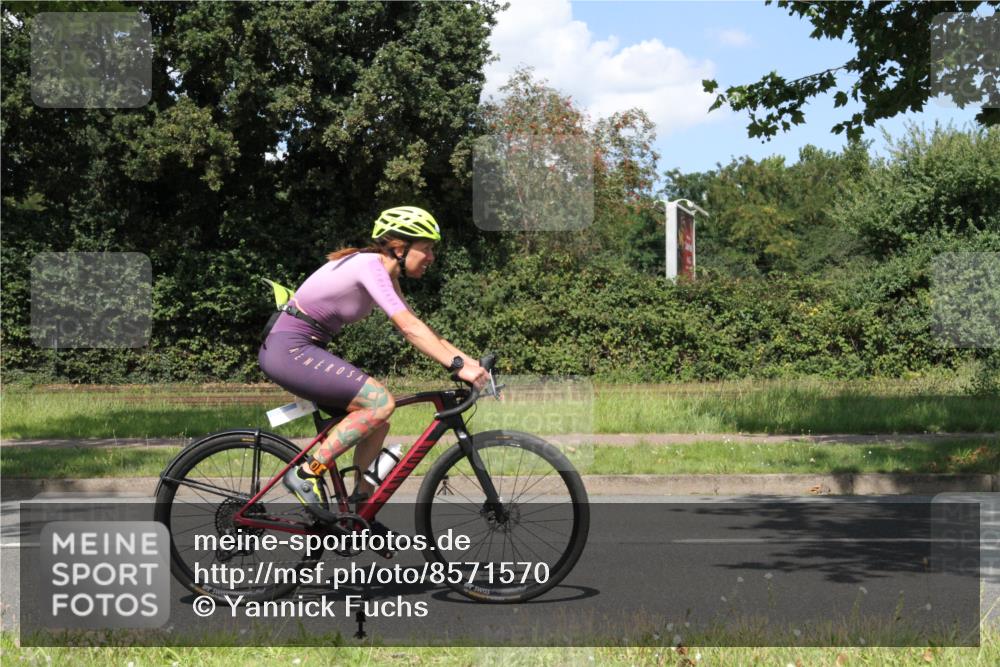 10.08.2025 - GEWOBA Citytriathlon Bremen Yannick Fuchs http://msf.ph/oto/8571570 10.08.2025 14:34:48 Radfahren 23, 31, 72, 268, 300, 413, 465, 502, 511 meine-sportfotos.de