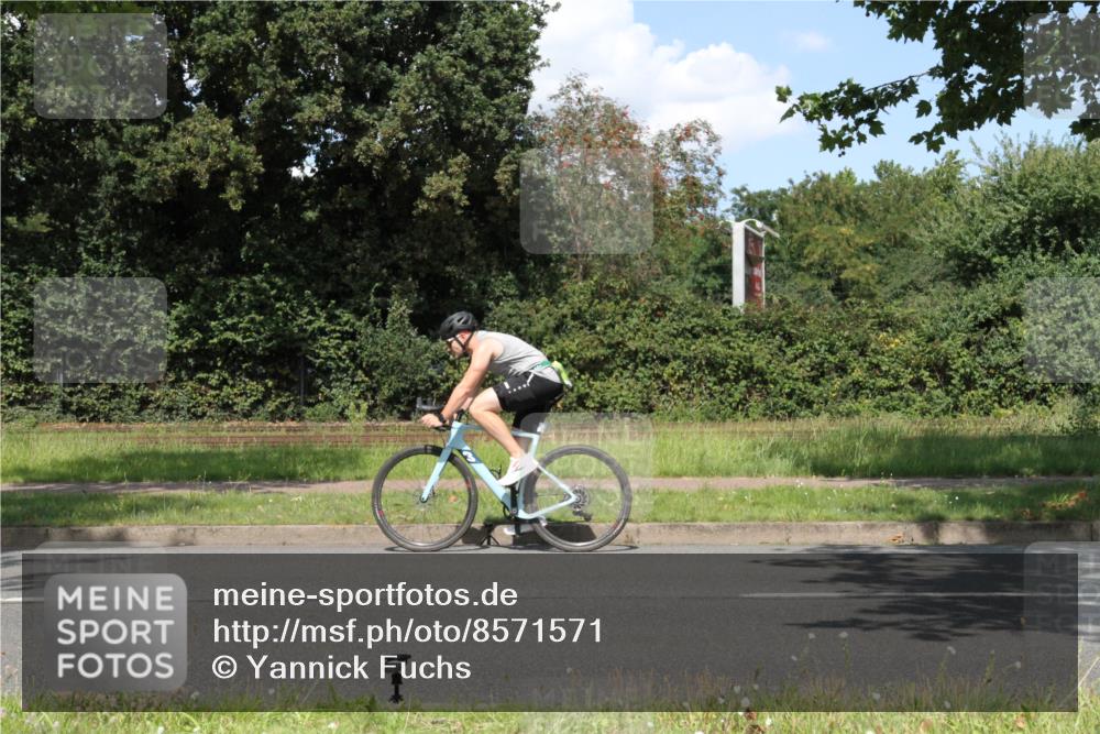 10.08.2025 - GEWOBA Citytriathlon Bremen Yannick Fuchs http://msf.ph/oto/8571571 10.08.2025 14:34:51 Radfahren 23, 31, 72, 268, 300, 413, 430, 502, 511 meine-sportfotos.de