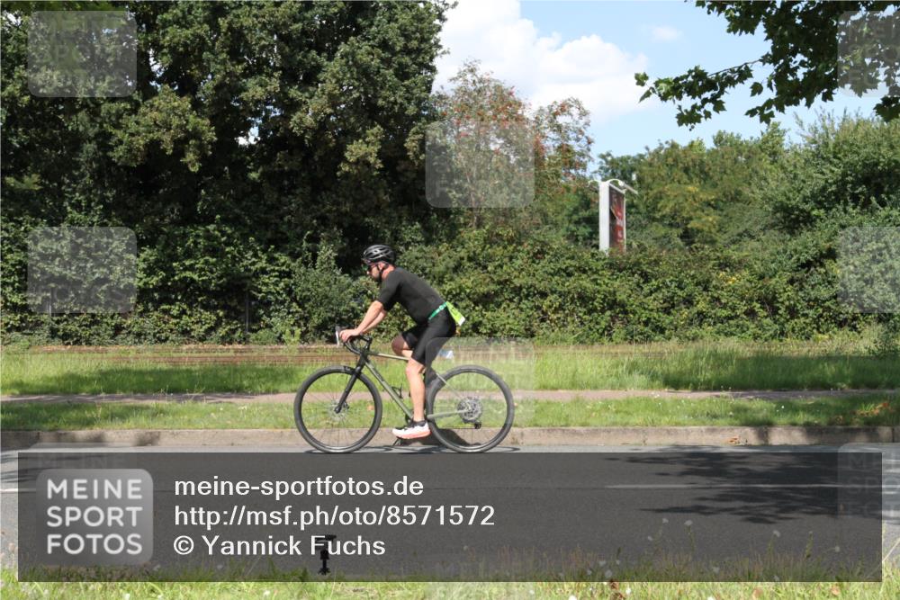 10.08.2025 - GEWOBA Citytriathlon Bremen Yannick Fuchs http://msf.ph/oto/8571572 10.08.2025 14:34:52 Radfahren 23, 31, 72, 268, 300, 340, 413, 430, 502, 511 meine-sportfotos.de