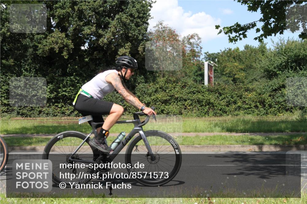 10.08.2025 - GEWOBA Citytriathlon Bremen Yannick Fuchs http://msf.ph/oto/8571573 10.08.2025 14:34:52 Radfahren 23, 31, 72, 268, 300, 340, 413, 430, 502, 511 meine-sportfotos.de