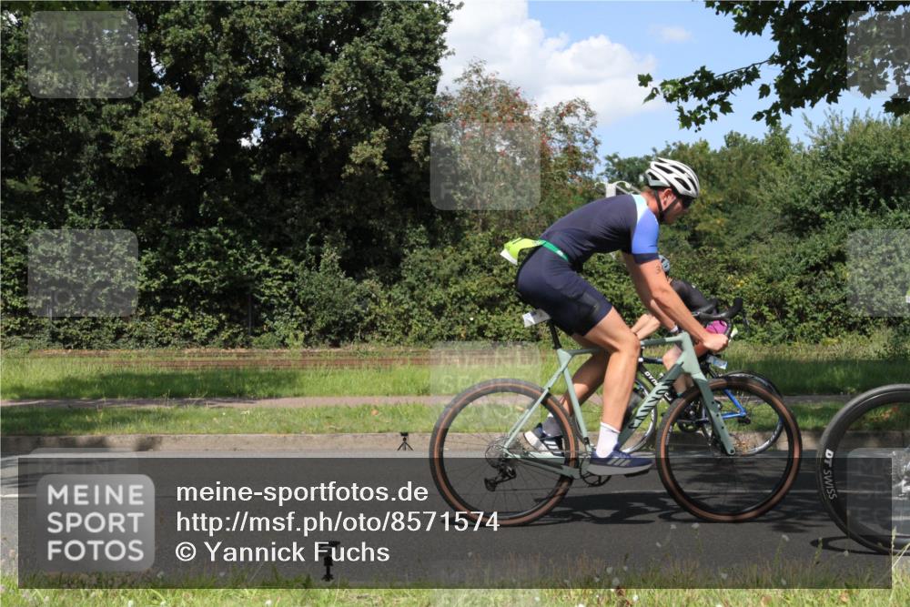 10.08.2025 - GEWOBA Citytriathlon Bremen Yannick Fuchs http://msf.ph/oto/8571574 10.08.2025 14:34:53 Radfahren 23, 31, 72, 268, 300, 340, 413, 430, 502, 511 meine-sportfotos.de