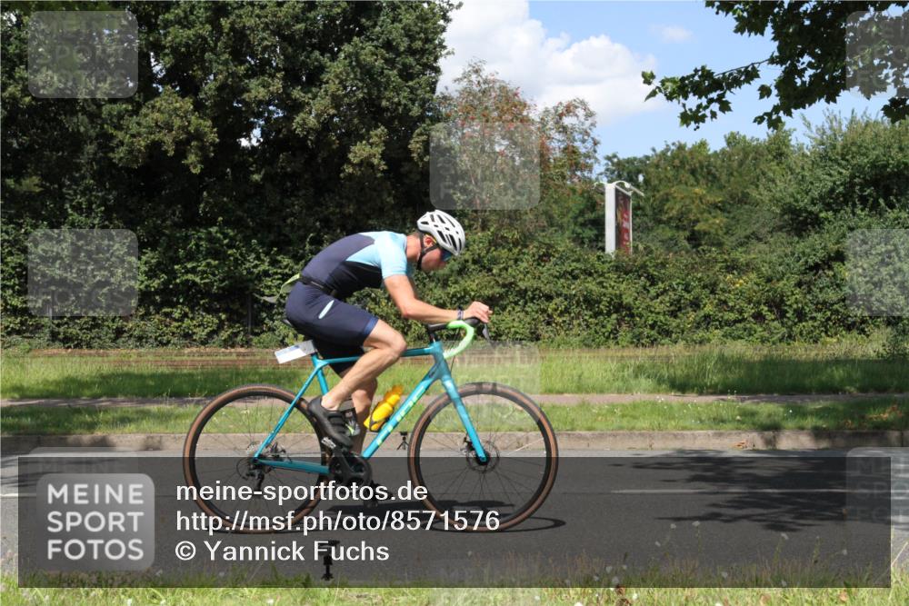 10.08.2025 - GEWOBA Citytriathlon Bremen Yannick Fuchs http://msf.ph/oto/8571576 10.08.2025 14:34:54 Radfahren 23, 31, 72, 268, 300, 340, 413, 430, 502, 511 meine-sportfotos.de