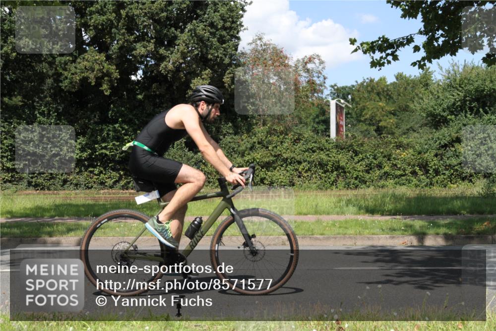 10.08.2025 - GEWOBA Citytriathlon Bremen Yannick Fuchs http://msf.ph/oto/8571577 10.08.2025 14:34:54 Radfahren 23, 31, 72, 268, 300, 340, 413, 430, 502, 511 meine-sportfotos.de