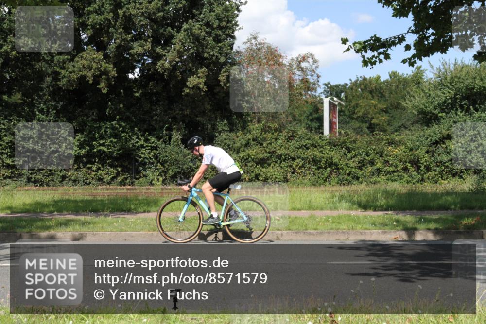 10.08.2025 - GEWOBA Citytriathlon Bremen Yannick Fuchs http://msf.ph/oto/8571579 10.08.2025 14:34:59 Radfahren 23, 31, 68, 72, 268, 340, 413, 430, 502 meine-sportfotos.de