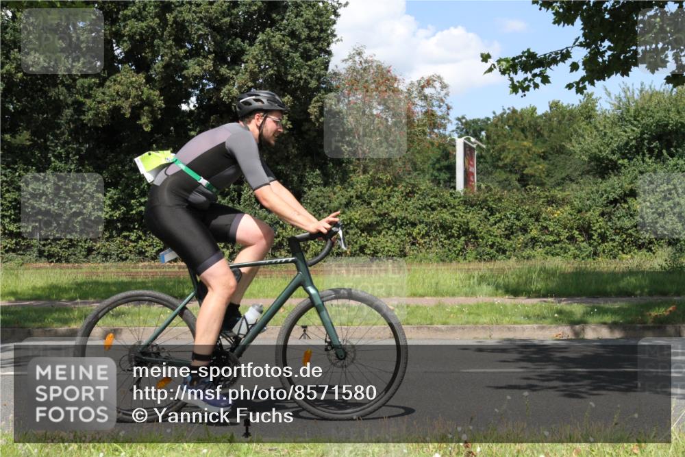 10.08.2025 - GEWOBA Citytriathlon Bremen Yannick Fuchs http://msf.ph/oto/8571580 10.08.2025 14:34:59 Radfahren 23, 31, 68, 72, 268, 340, 413, 430, 502 meine-sportfotos.de
