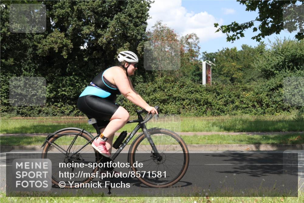 10.08.2025 - GEWOBA Citytriathlon Bremen Yannick Fuchs http://msf.ph/oto/8571581 10.08.2025 14:35:02 Radfahren 23, 31, 68, 72, 264, 268, 340, 413, 430, 502 meine-sportfotos.de