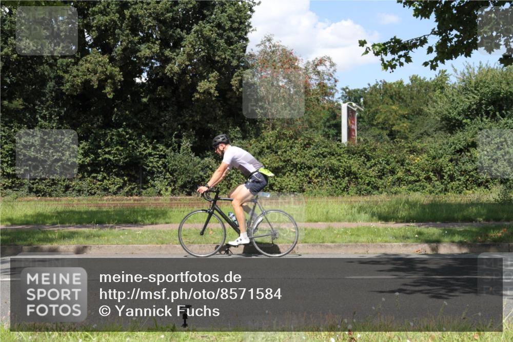 10.08.2025 - GEWOBA Citytriathlon Bremen Yannick Fuchs http://msf.ph/oto/8571584 10.08.2025 14:35:05 Radfahren 23, 31, 68, 72, 264, 268, 340, 398, 413, 430 meine-sportfotos.de
