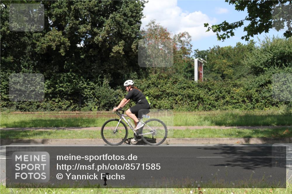 10.08.2025 - GEWOBA Citytriathlon Bremen Yannick Fuchs http://msf.ph/oto/8571585 10.08.2025 14:35:07 Radfahren 23, 31, 43, 68, 72, 264, 268, 340, 398, 413, 430 meine-sportfotos.de