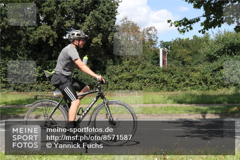 10.08.2025 - GEWOBA Citytriathlon Bremen Yannick Fuchs http://msf.ph/oto/8571587 10.08.2025 14:35:10 Radfahren 38, 43, 68, 72, 98, 133, 264, 268, 340, 398, 413, 414, 430 meine-sportfotos.de