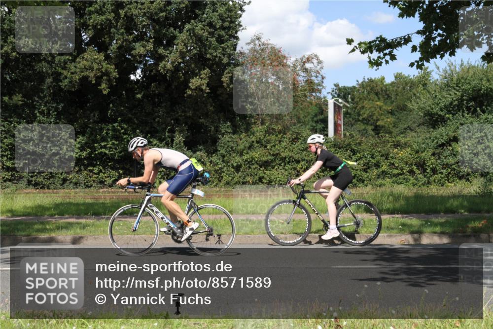 10.08.2025 - GEWOBA Citytriathlon Bremen Yannick Fuchs http://msf.ph/oto/8571589 10.08.2025 14:35:17 Radfahren 38, 43, 68, 98, 127, 133, 264, 340, 398, 414 meine-sportfotos.de