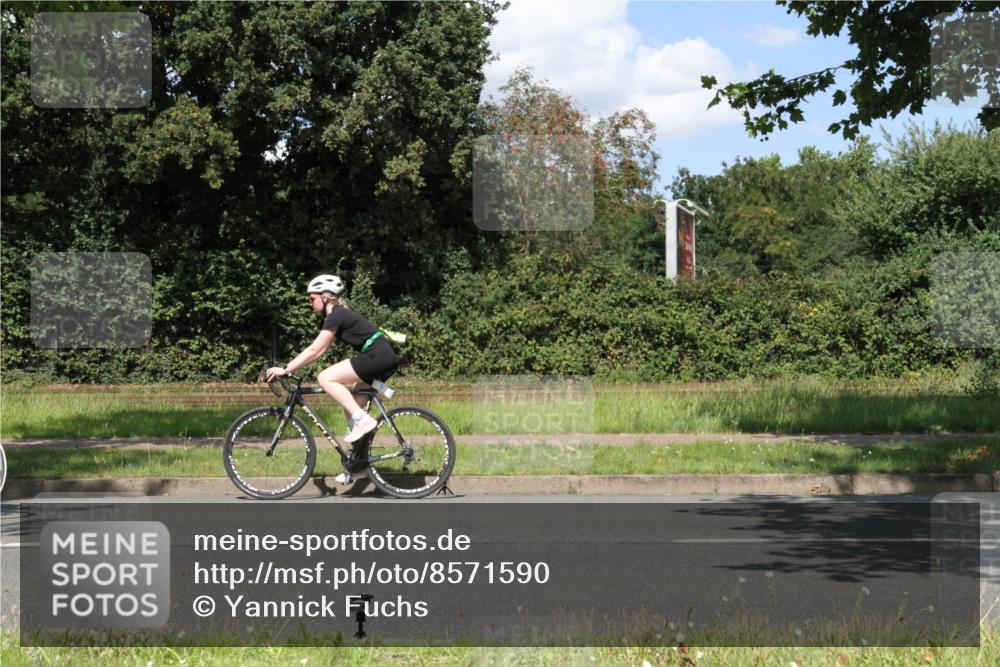 10.08.2025 - GEWOBA Citytriathlon Bremen Yannick Fuchs http://msf.ph/oto/8571590 10.08.2025 14:35:18 Radfahren 38, 43, 68, 98, 127, 133, 264, 398, 414 meine-sportfotos.de