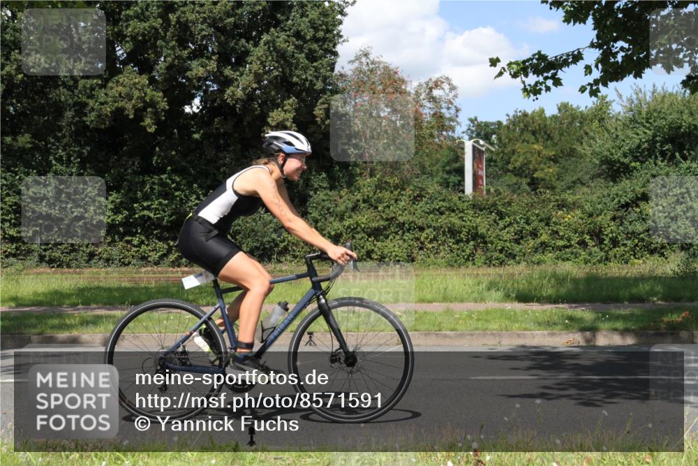 10.08.2025 - GEWOBA Citytriathlon Bremen Yannick Fuchs http://msf.ph/oto/8571591 10.08.2025 14:35:19 Radfahren 38, 43, 68, 98, 127, 133, 264, 398, 414 meine-sportfotos.de
