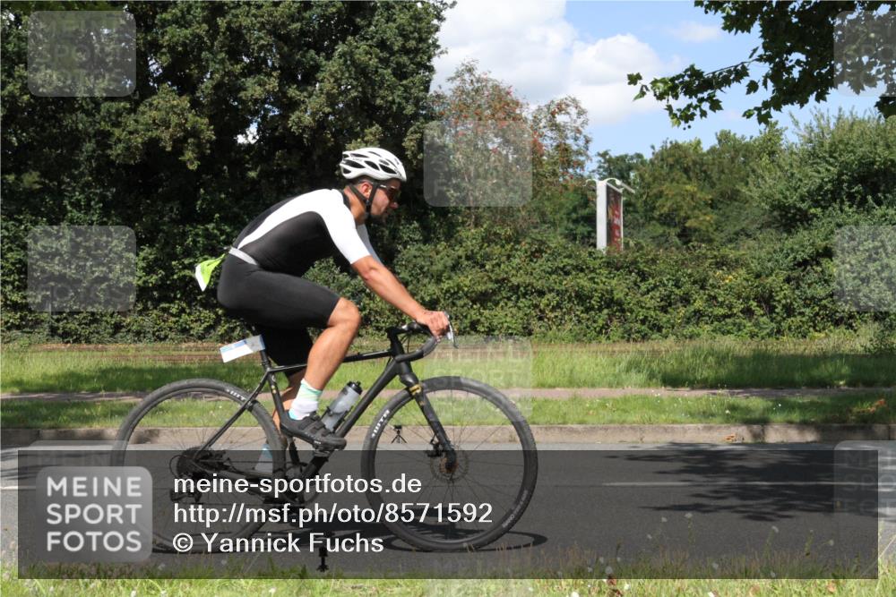 10.08.2025 - GEWOBA Citytriathlon Bremen Yannick Fuchs http://msf.ph/oto/8571592 10.08.2025 14:35:20 Radfahren 38, 43, 68, 98, 127, 133, 264, 398, 414 meine-sportfotos.de