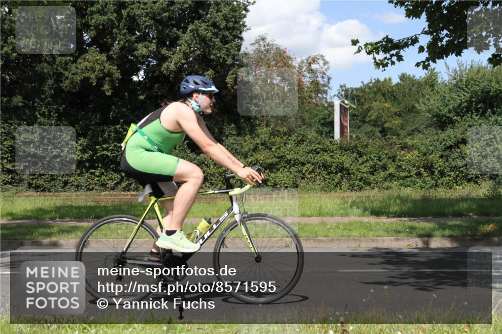 10.08.2025 - GEWOBA Citytriathlon Bremen Yannick Fuchs http://msf.ph/oto/8571595 10.08.2025 14:35:23 Radfahren 38, 43, 98, 108, 127, 133, 233, 264, 319, 398, 414 meine-sportfotos.de
