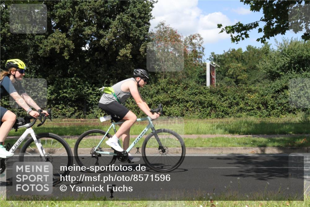 10.08.2025 - GEWOBA Citytriathlon Bremen Yannick Fuchs http://msf.ph/oto/8571596 10.08.2025 14:35:24 Radfahren 38, 43, 98, 108, 127, 133, 233, 264, 319, 398, 414 meine-sportfotos.de