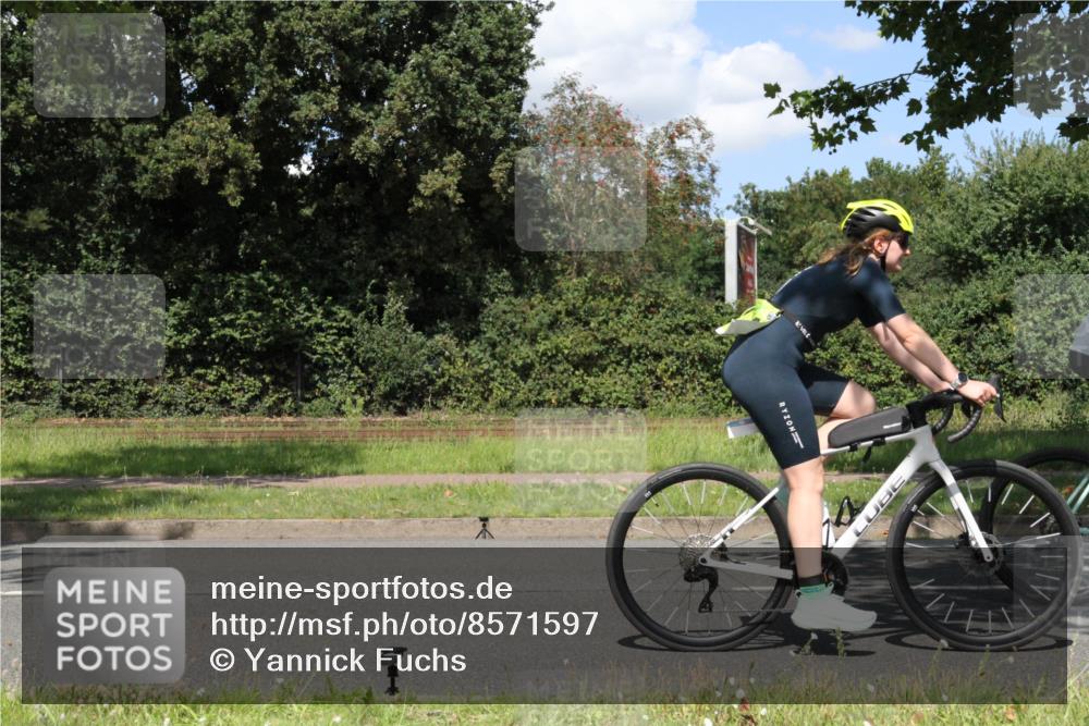 10.08.2025 - GEWOBA Citytriathlon Bremen Yannick Fuchs http://msf.ph/oto/8571597 10.08.2025 14:35:24 Radfahren 38, 43, 98, 108, 127, 133, 233, 264, 319, 398, 414 meine-sportfotos.de