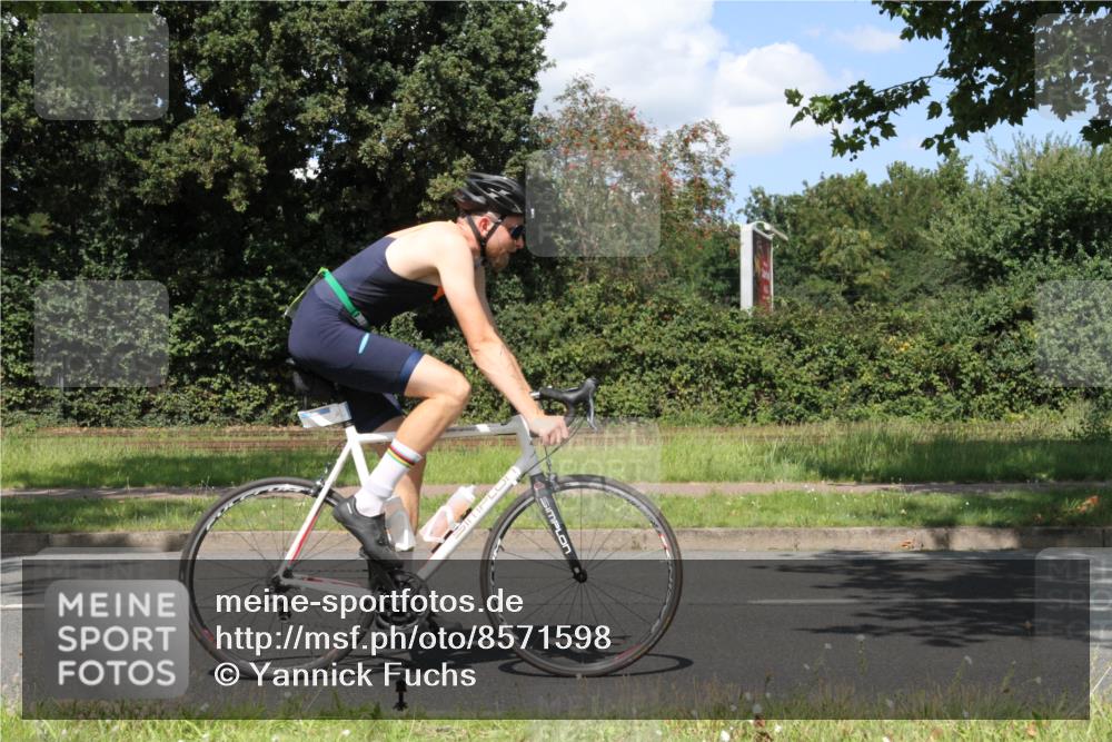 10.08.2025 - GEWOBA Citytriathlon Bremen Yannick Fuchs http://msf.ph/oto/8571598 10.08.2025 14:35:25 Radfahren 38, 43, 98, 108, 127, 133, 233, 264, 319, 398, 414 meine-sportfotos.de