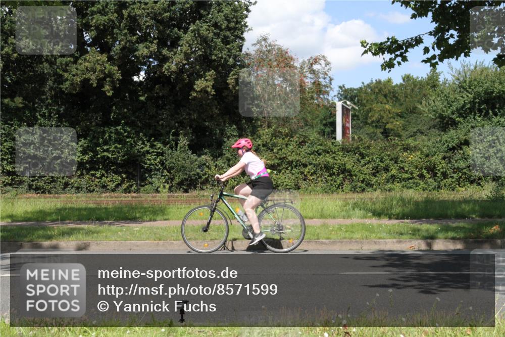 10.08.2025 - GEWOBA Citytriathlon Bremen Yannick Fuchs http://msf.ph/oto/8571599 10.08.2025 14:35:26 Radfahren 38, 43, 98, 108, 127, 133, 233, 264, 319, 398, 414 meine-sportfotos.de