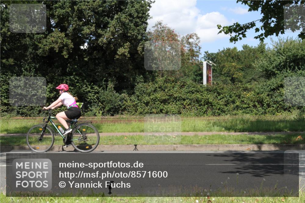 10.08.2025 - GEWOBA Citytriathlon Bremen Yannick Fuchs http://msf.ph/oto/8571600 10.08.2025 14:35:27 Radfahren 38, 43, 98, 108, 127, 133, 233, 319, 398, 414 meine-sportfotos.de
