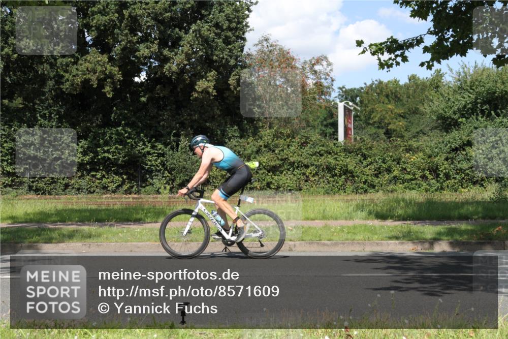 10.08.2025 - GEWOBA Citytriathlon Bremen Yannick Fuchs http://msf.ph/oto/8571609 10.08.2025 14:35:43 Radfahren 64, 108, 129, 173, 233, 319, 339, 395, 421 meine-sportfotos.de