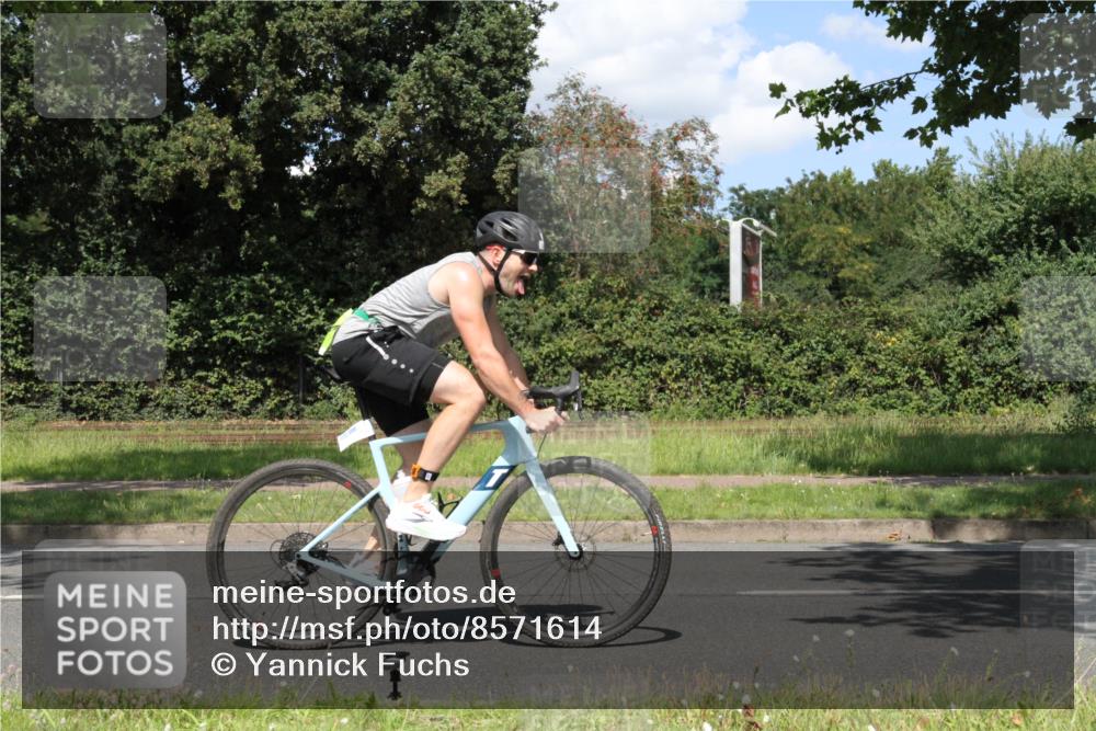 10.08.2025 - GEWOBA Citytriathlon Bremen Yannick Fuchs http://msf.ph/oto/8571614 10.08.2025 14:35:47 Radfahren 64, 108, 129, 173, 233, 319, 339, 395, 421 meine-sportfotos.de
