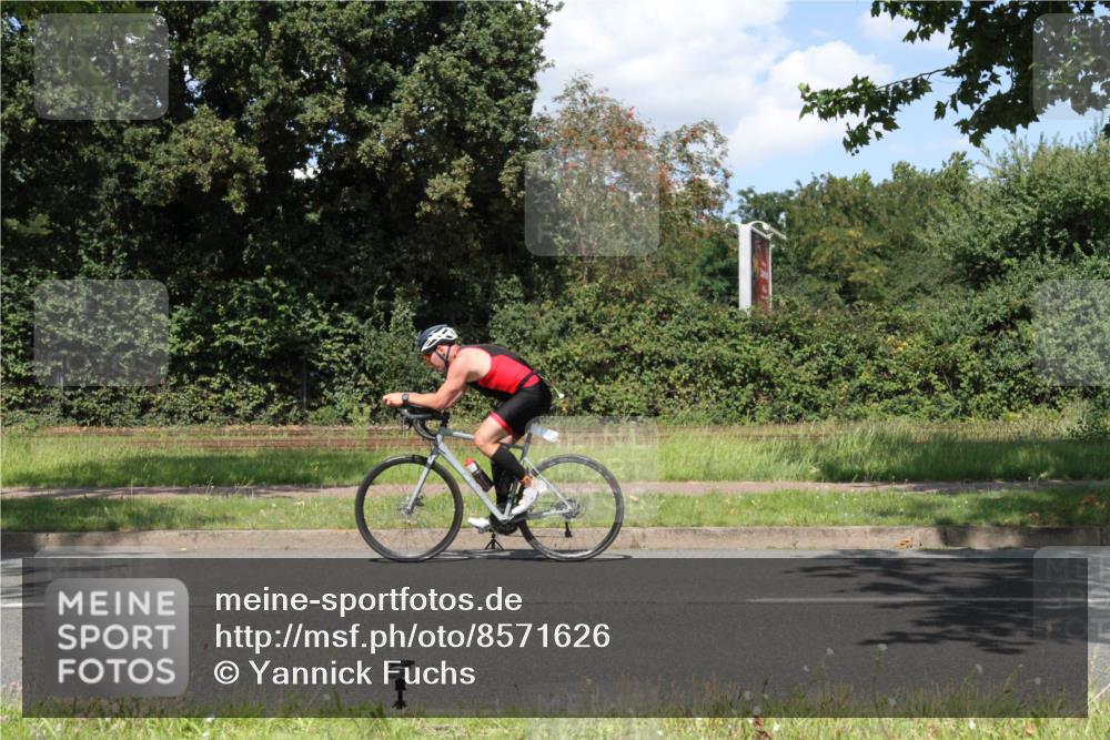 10.08.2025 - GEWOBA Citytriathlon Bremen Yannick Fuchs http://msf.ph/oto/8571626 10.08.2025 14:36:03 Radfahren 32, 129, 261, 395, 437, 452 meine-sportfotos.de