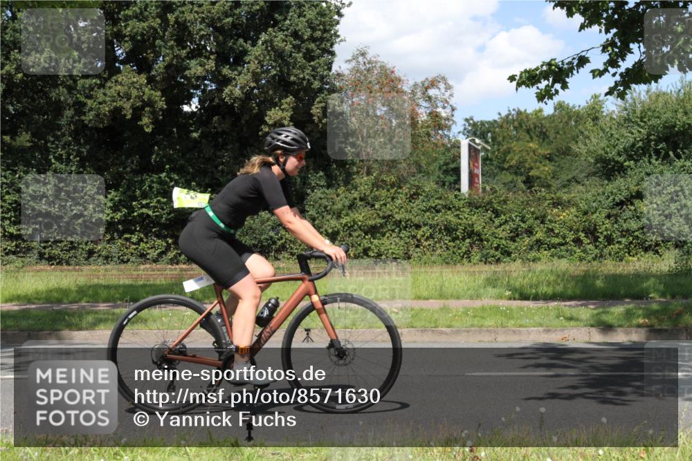 10.08.2025 - GEWOBA Citytriathlon Bremen Yannick Fuchs http://msf.ph/oto/8571630 10.08.2025 14:36:09 Radfahren 32, 261, 380, 437, 452 meine-sportfotos.de