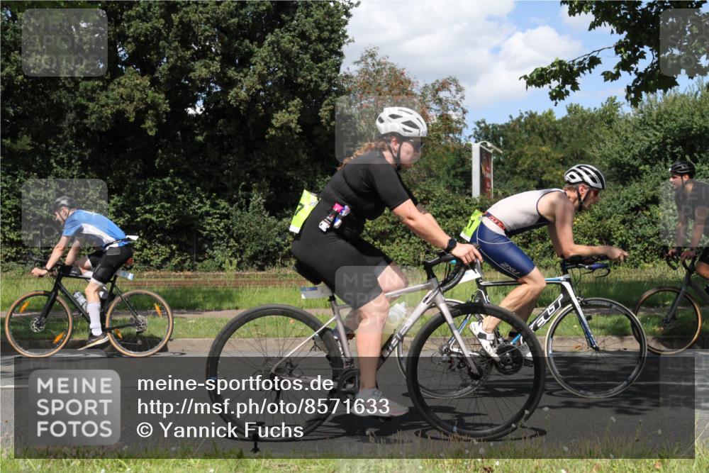 10.08.2025 - GEWOBA Citytriathlon Bremen Yannick Fuchs http://msf.ph/oto/8571633 10.08.2025 14:36:12 Radfahren 32, 261, 380, 437, 452 meine-sportfotos.de