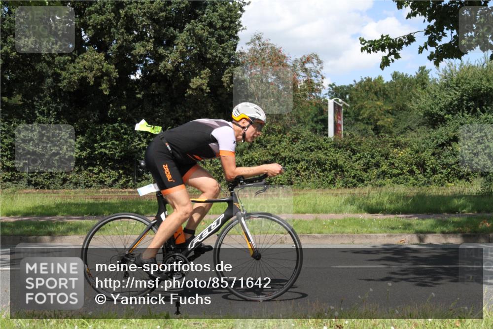 10.08.2025 - GEWOBA Citytriathlon Bremen Yannick Fuchs http://msf.ph/oto/8571642 10.08.2025 14:36:30 Radfahren 20, 41, 46, 91, 255, 285, 380, 391 meine-sportfotos.de