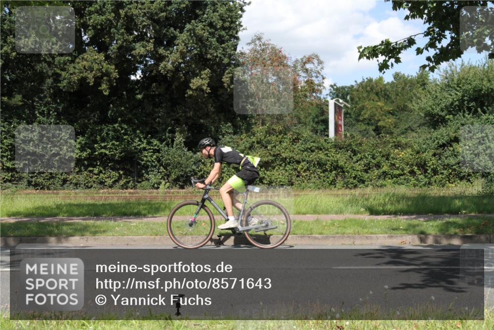10.08.2025 - GEWOBA Citytriathlon Bremen Yannick Fuchs http://msf.ph/oto/8571643 10.08.2025 14:36:32 Radfahren 20, 41, 46, 91, 255, 285, 380, 391, 521 meine-sportfotos.de
