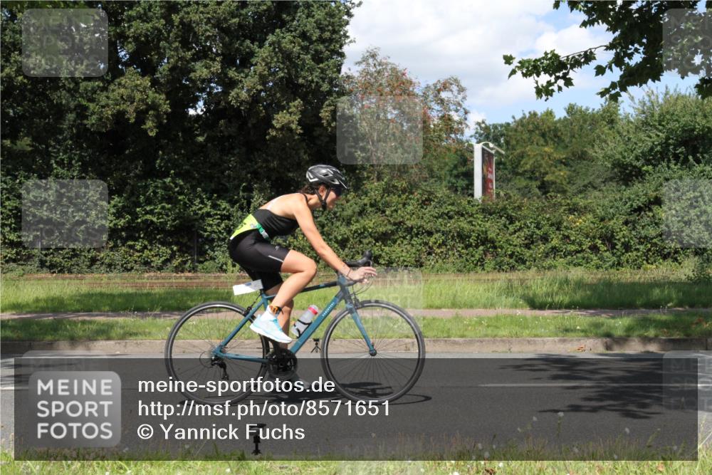 10.08.2025 - GEWOBA Citytriathlon Bremen Yannick Fuchs http://msf.ph/oto/8571651 10.08.2025 14:36:42 Radfahren 24, 41, 46, 123, 136, 227, 285, 314, 391, 521 meine-sportfotos.de