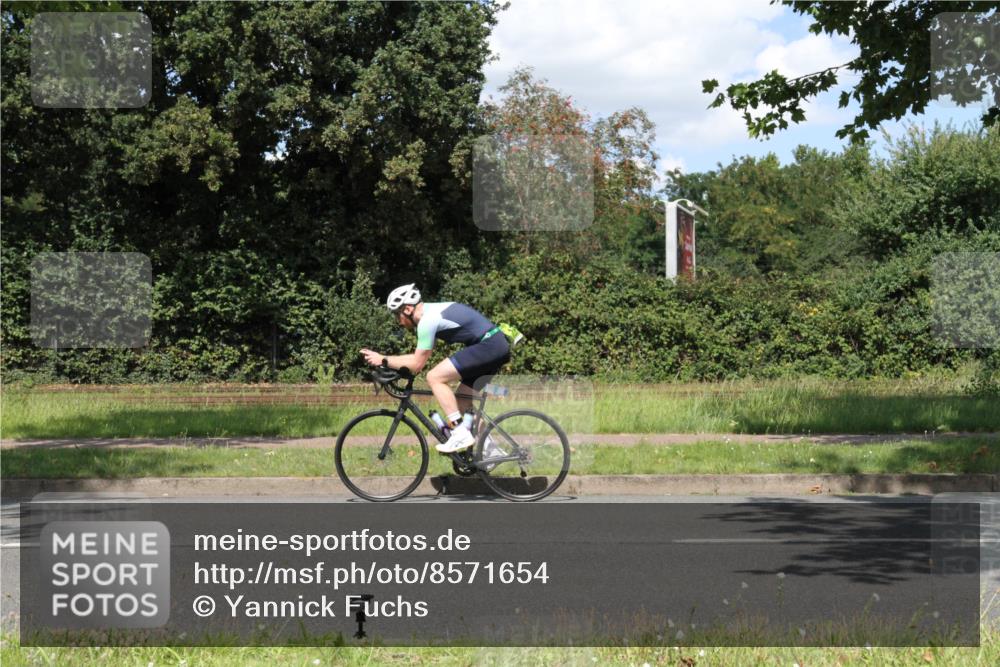 10.08.2025 - GEWOBA Citytriathlon Bremen Yannick Fuchs http://msf.ph/oto/8571654 10.08.2025 14:36:45 Radfahren 24, 41, 46, 123, 136, 227, 239, 263, 285, 314, 391, 521 meine-sportfotos.de