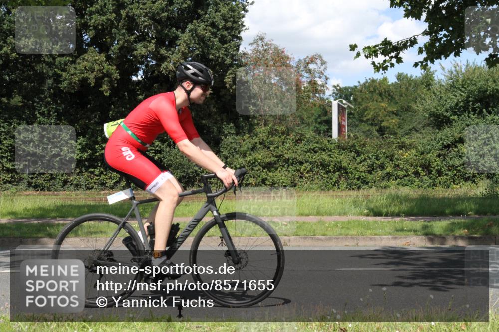 10.08.2025 - GEWOBA Citytriathlon Bremen Yannick Fuchs http://msf.ph/oto/8571655 10.08.2025 14:36:46 Radfahren 24, 41, 46, 123, 136, 227, 239, 263, 285, 314, 391, 521 meine-sportfotos.de
