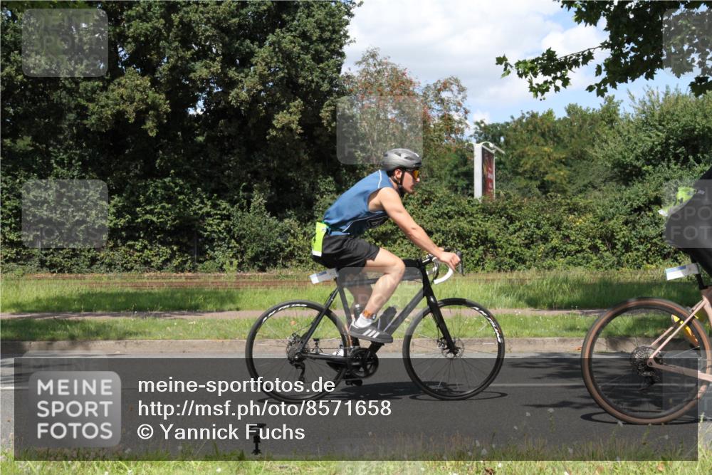10.08.2025 - GEWOBA Citytriathlon Bremen Yannick Fuchs http://msf.ph/oto/8571658 10.08.2025 14:36:49 Radfahren 24, 41, 46, 106, 123, 136, 227, 239, 263, 285, 314, 521 meine-sportfotos.de