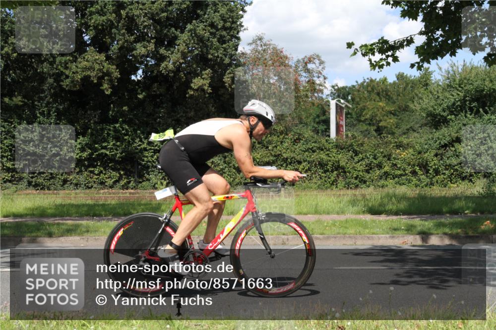 10.08.2025 - GEWOBA Citytriathlon Bremen Yannick Fuchs http://msf.ph/oto/8571663 10.08.2025 14:36:58 Radfahren 24, 57, 106, 123, 136, 164, 227, 239, 240, 256, 257, 263, 314 meine-sportfotos.de