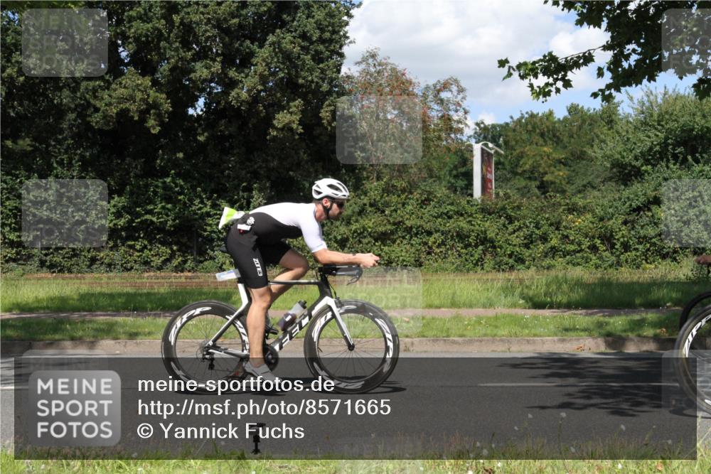 10.08.2025 - GEWOBA Citytriathlon Bremen Yannick Fuchs http://msf.ph/oto/8571665 10.08.2025 14:36:59 Radfahren 24, 57, 106, 136, 164, 227, 239, 240, 256, 257, 263, 314 meine-sportfotos.de
