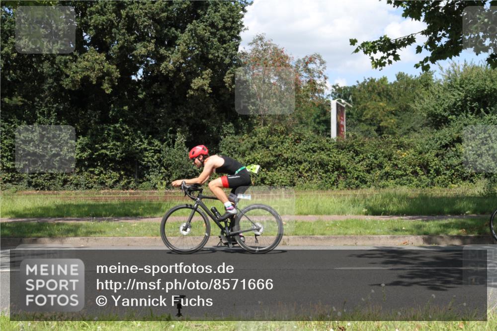 10.08.2025 - GEWOBA Citytriathlon Bremen Yannick Fuchs http://msf.ph/oto/8571666 10.08.2025 14:36:59 Radfahren 24, 57, 106, 136, 164, 227, 239, 240, 256, 257, 263, 314 meine-sportfotos.de