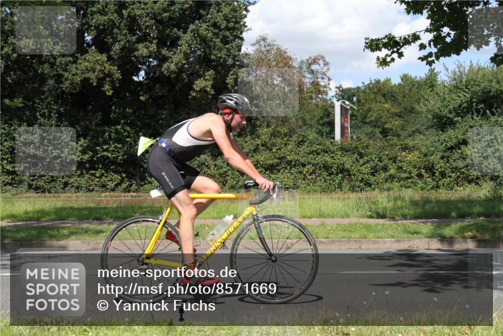 10.08.2025 - GEWOBA Citytriathlon Bremen Yannick Fuchs http://msf.ph/oto/8571669 10.08.2025 14:37:04 Radfahren 57, 78, 106, 121, 164, 227, 239, 240, 256, 257, 263, 314 meine-sportfotos.de