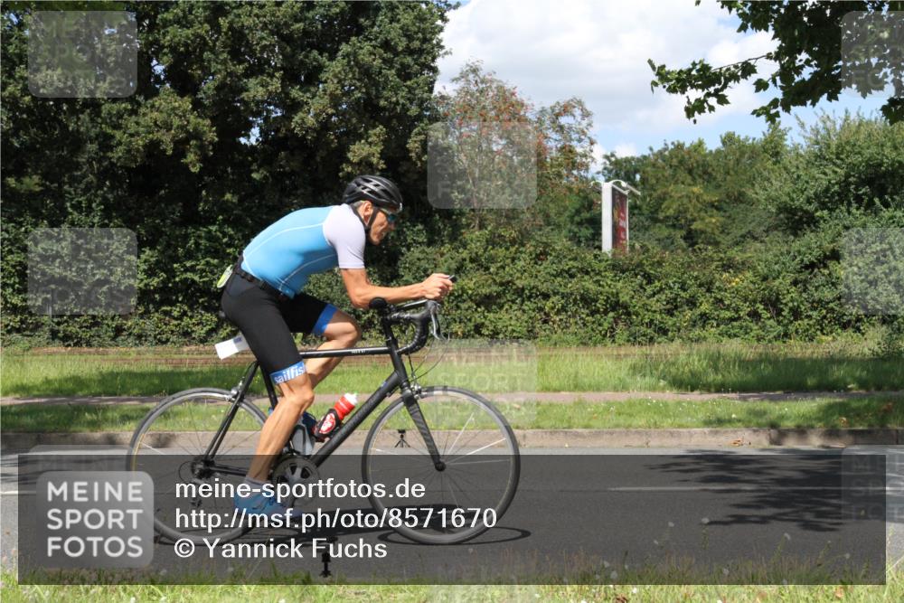 10.08.2025 - GEWOBA Citytriathlon Bremen Yannick Fuchs http://msf.ph/oto/8571670 10.08.2025 14:37:07 Radfahren 57, 78, 106, 121, 164, 201, 227, 239, 240, 256, 257, 263, 512 meine-sportfotos.de